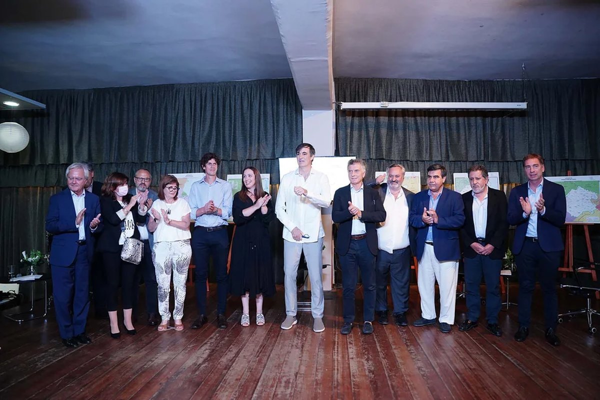 El saliente senador nacional Esteban Bullrich present&oacute; un proyecto para dividir la provincia de Buenos Aires.