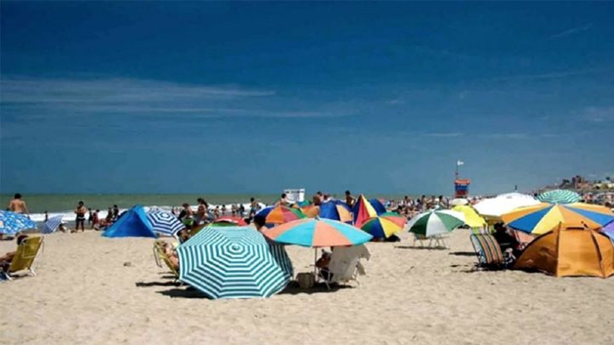 Argentinos residentes y turistas disfrutan cada verano en las playas de la Costa Atl&aacute;ntica.