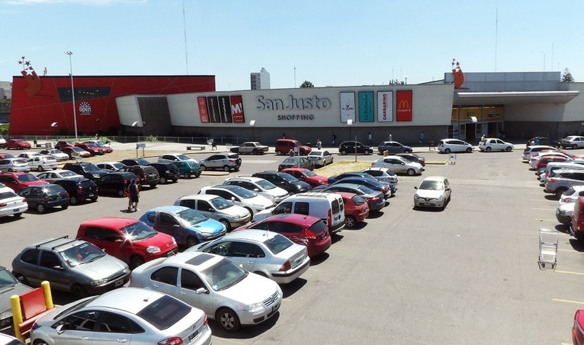 Precios accesibles y gran variedad de productos en San Justo Shopping.