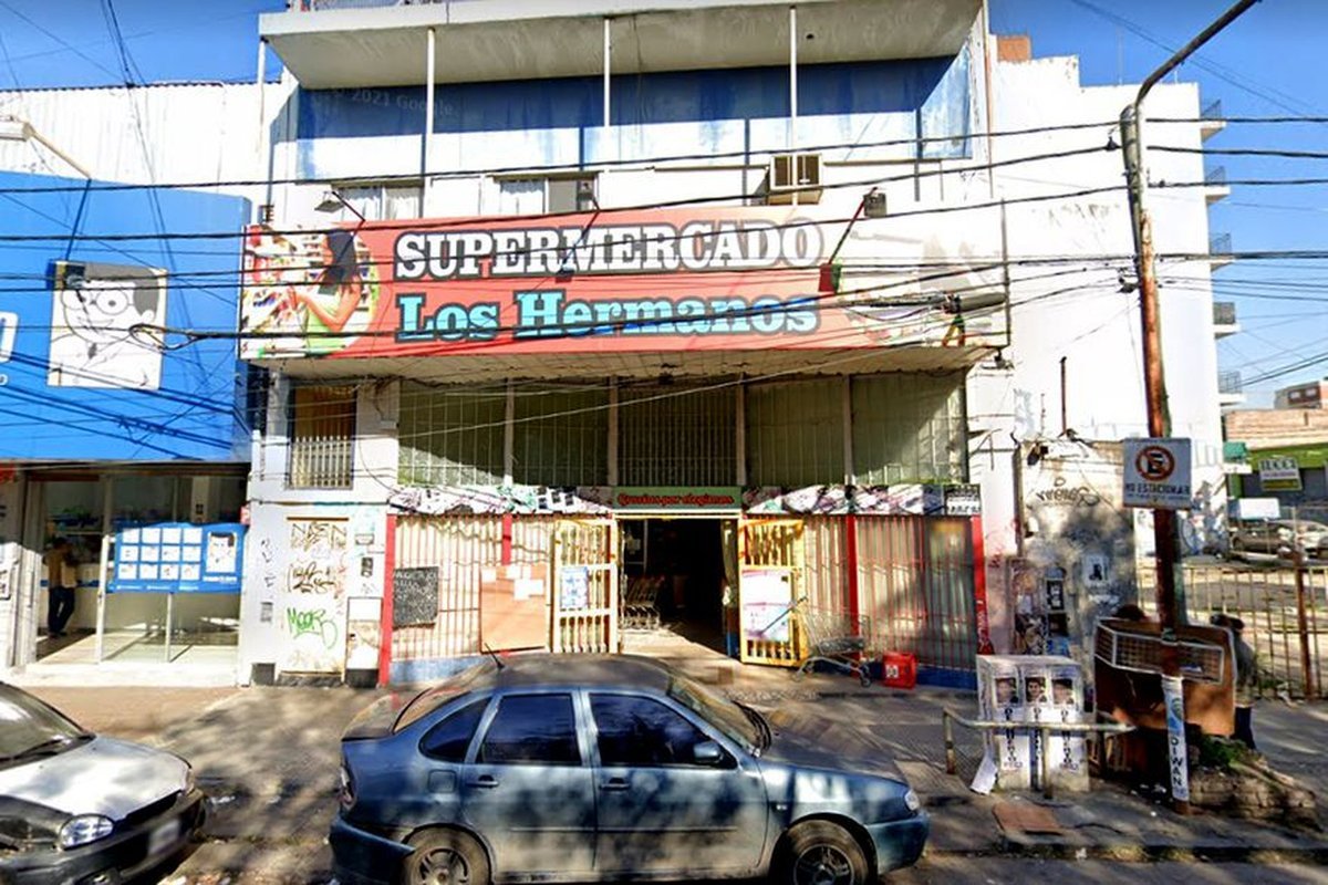 Violento ataque a un supermercado chino en Mor&oacute;n. Todo qued&oacute; registrado en un video y es materia de investigaci&oacute;n.