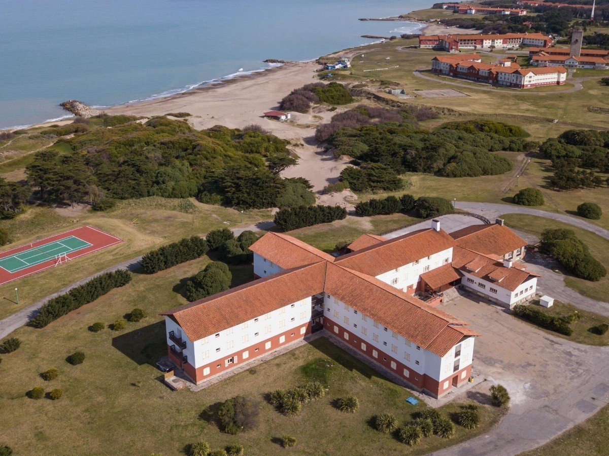 Turismo social en Chapadmalal: el complejo se ubica sobre el Mar