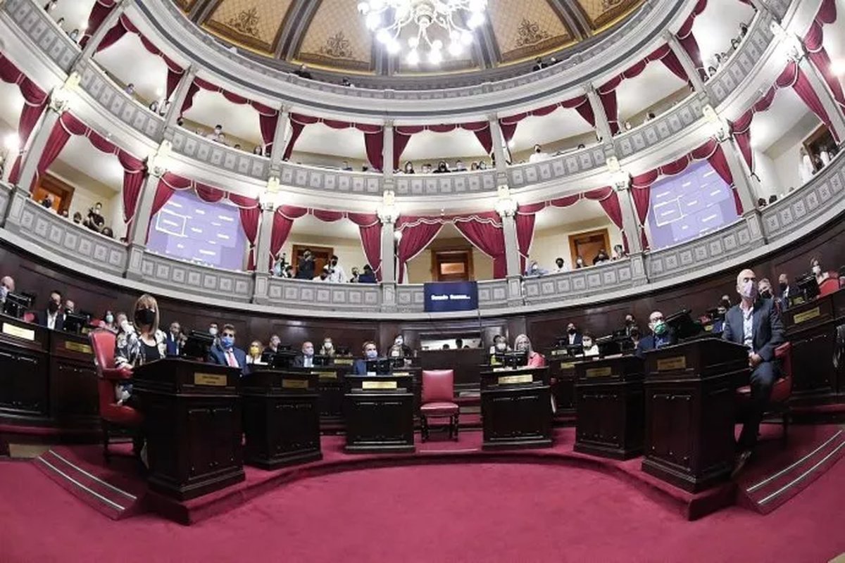 Reelecci&oacute;n indefinida de Intendentes, Concejales, Consejeros, Escolares, Diputados y Senadores en la provincia.&nbsp;