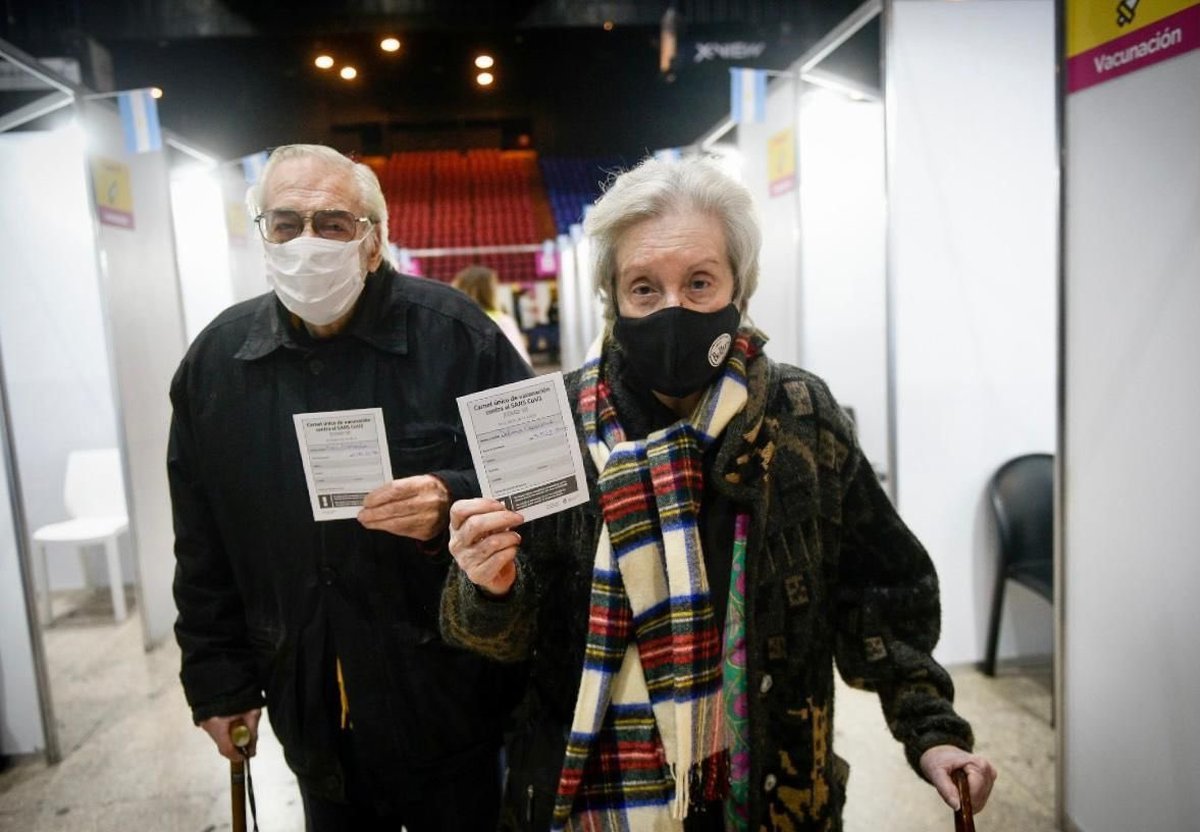 Carla Vizzotti dio la conferencia en el d&iacute;a que se cumple un a&ntilde;o de comenzada la vacunaci&oacute;n en el pa&iacute;s