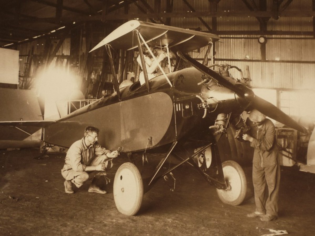 Los or&iacute;genes de la F&aacute;brica de aviones Sfreddo y Paolini en Mor&oacute;n se remontan a 1929. Estaba ubicada en la actual Base A&eacute;rea. Fuente fotos: AGN.
