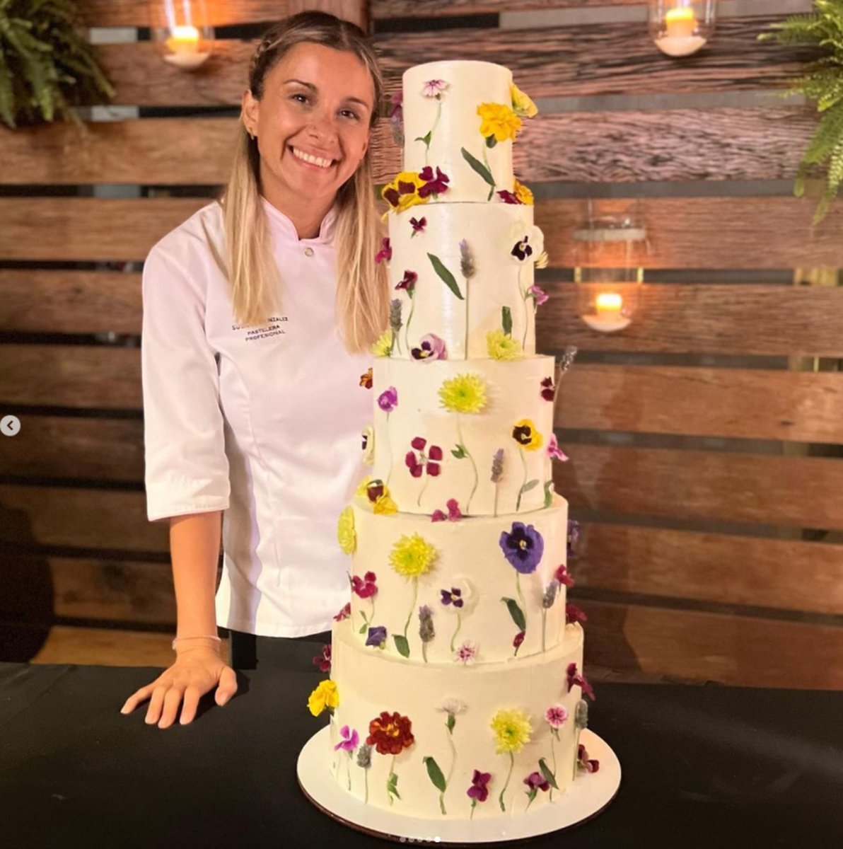 Susana, vecina de San Justo, fue la gran pastelera en la boda de Stefi y Ricky Montaner.