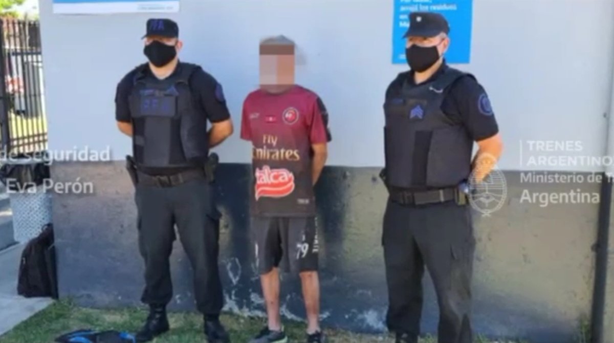 El joven fue detenido en la Estaci&oacute;n Eva Duarte del Belgrano Sur y trasladado a una comisar&iacute;a en Laferrere