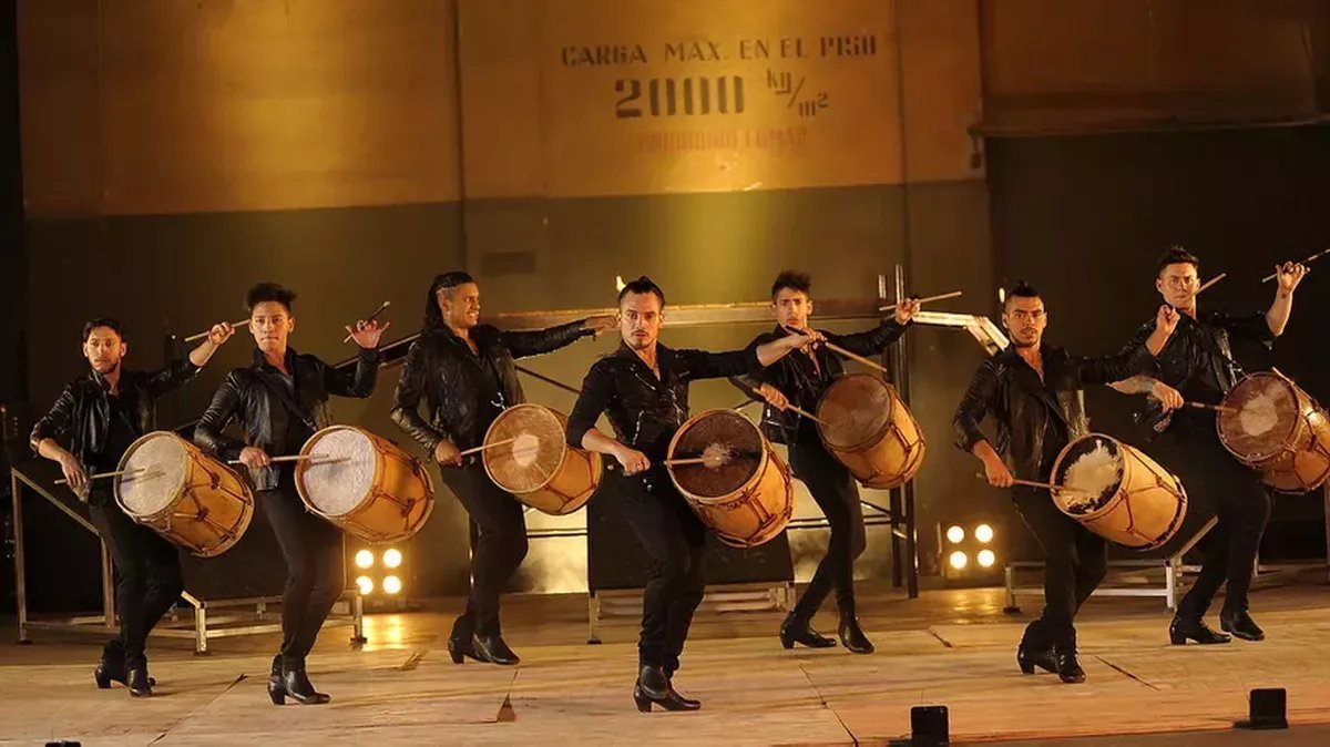 Malevo y Alejo Acosta, vecino de Merlo, brillan con su show en todo el mundo.