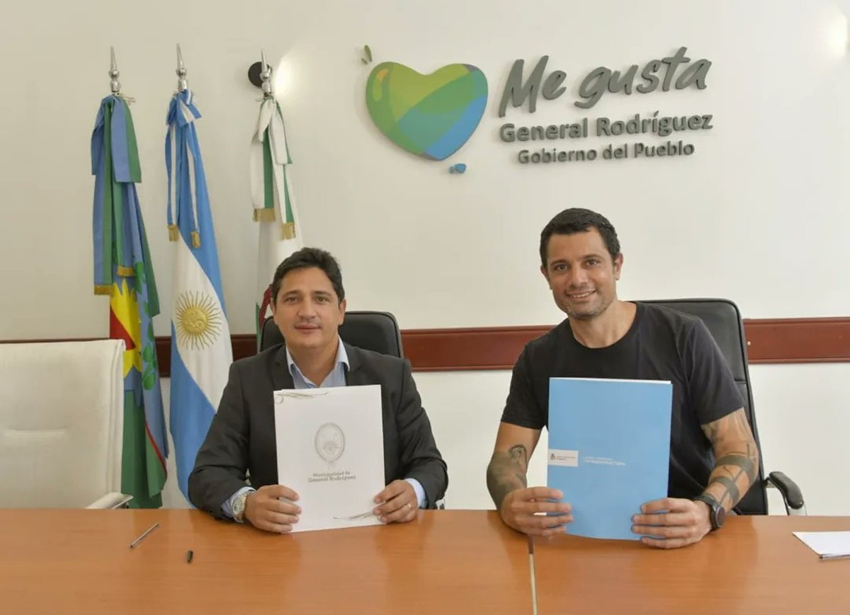 La firma del convenio en el municipio de General Rodr&iacute;guez para el puente del Tren Sarmiento