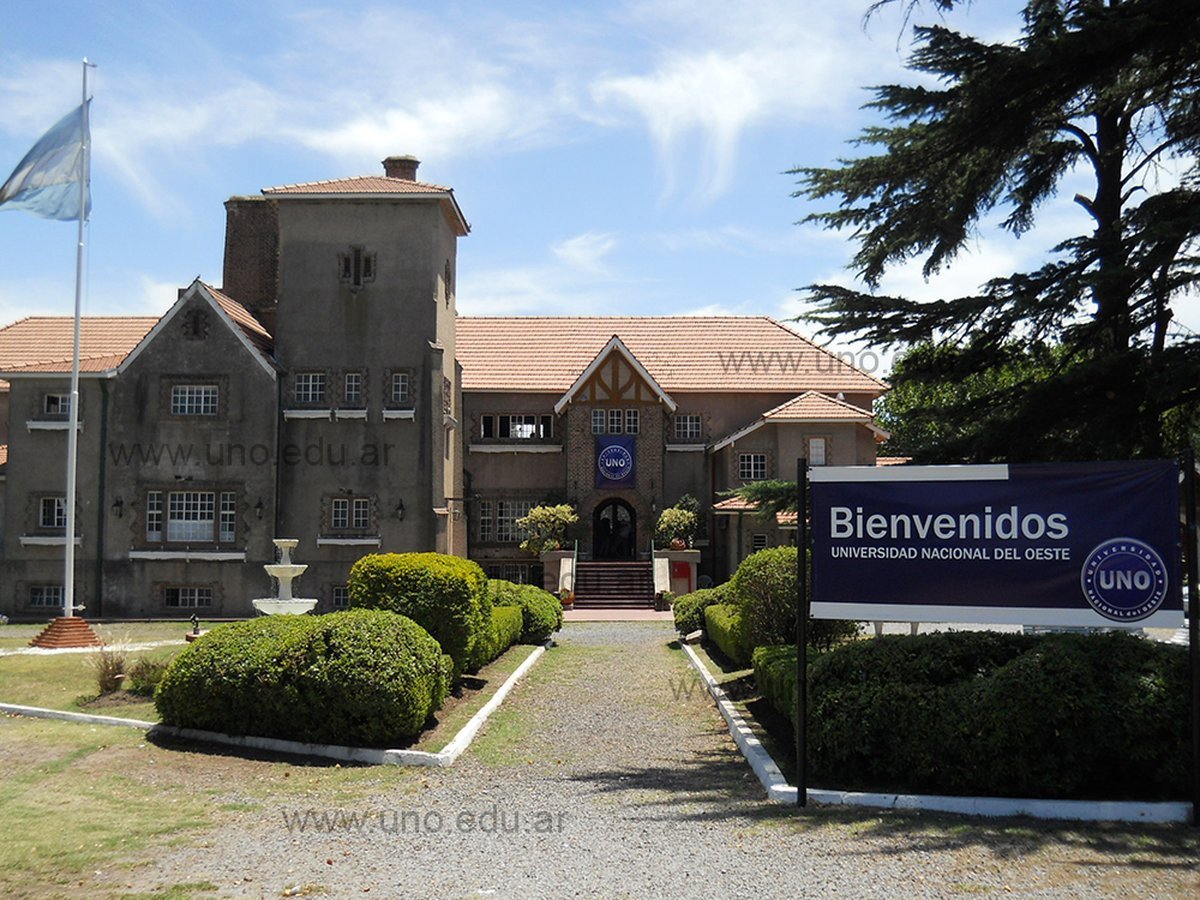 El actual predio de la UNO se ubica en el viejo Club House del Golf Club de Ituzaing&oacute;