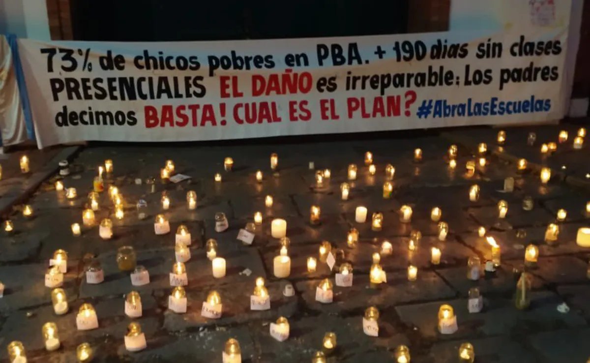 Barbijo y clases presenciales fueron algunas de las manifestaciones de los padres organizados