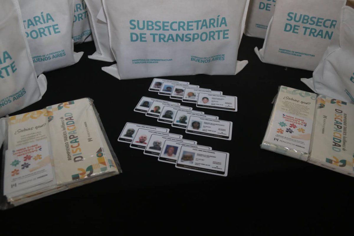 Entrega de Pases Libres Multimodales en Mor&oacute;n.