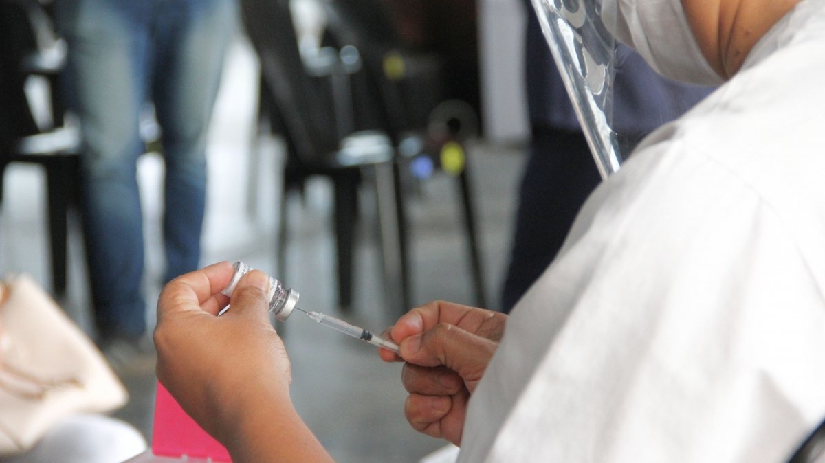 Comienzan a aplicar dosis de vacunas antigripales a ciertos grupos en la provincia.