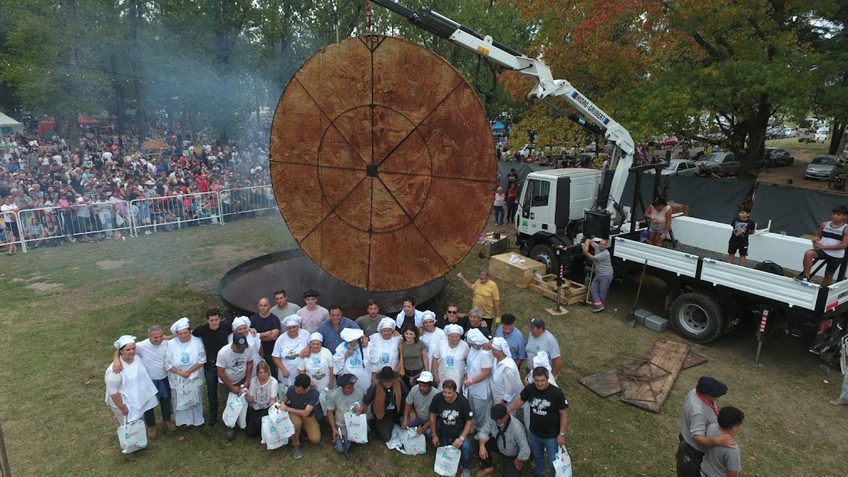 Mercedes tiene la torta frita m&aacute;s grande del mundo: el final de la Fiesta Provincial que se realiz&oacute; este fin de semana