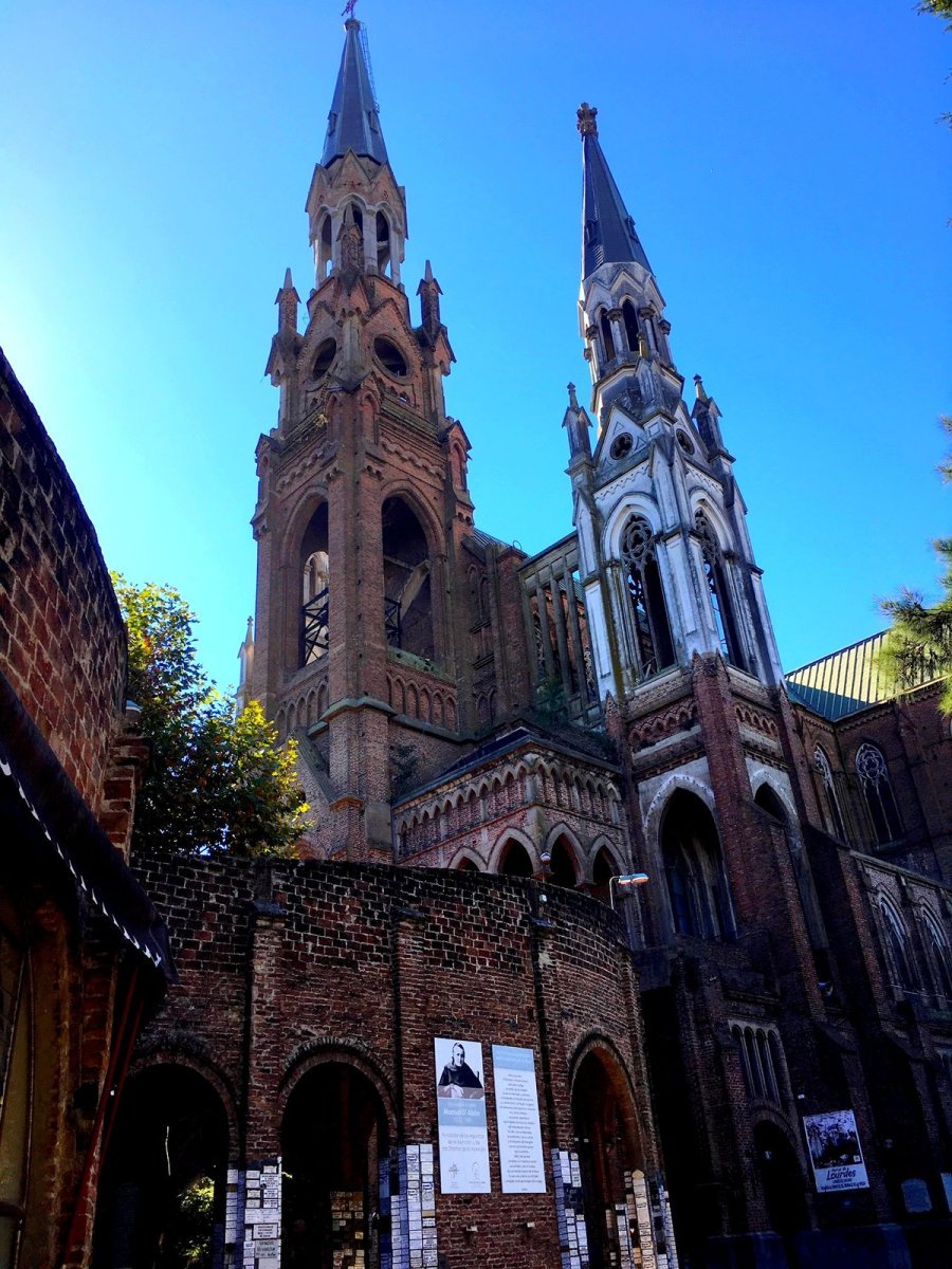 Todos los 11 de febrero, miles de peregrinos llegan a Santos Lugares para conmemorar las Fiestas Patronales