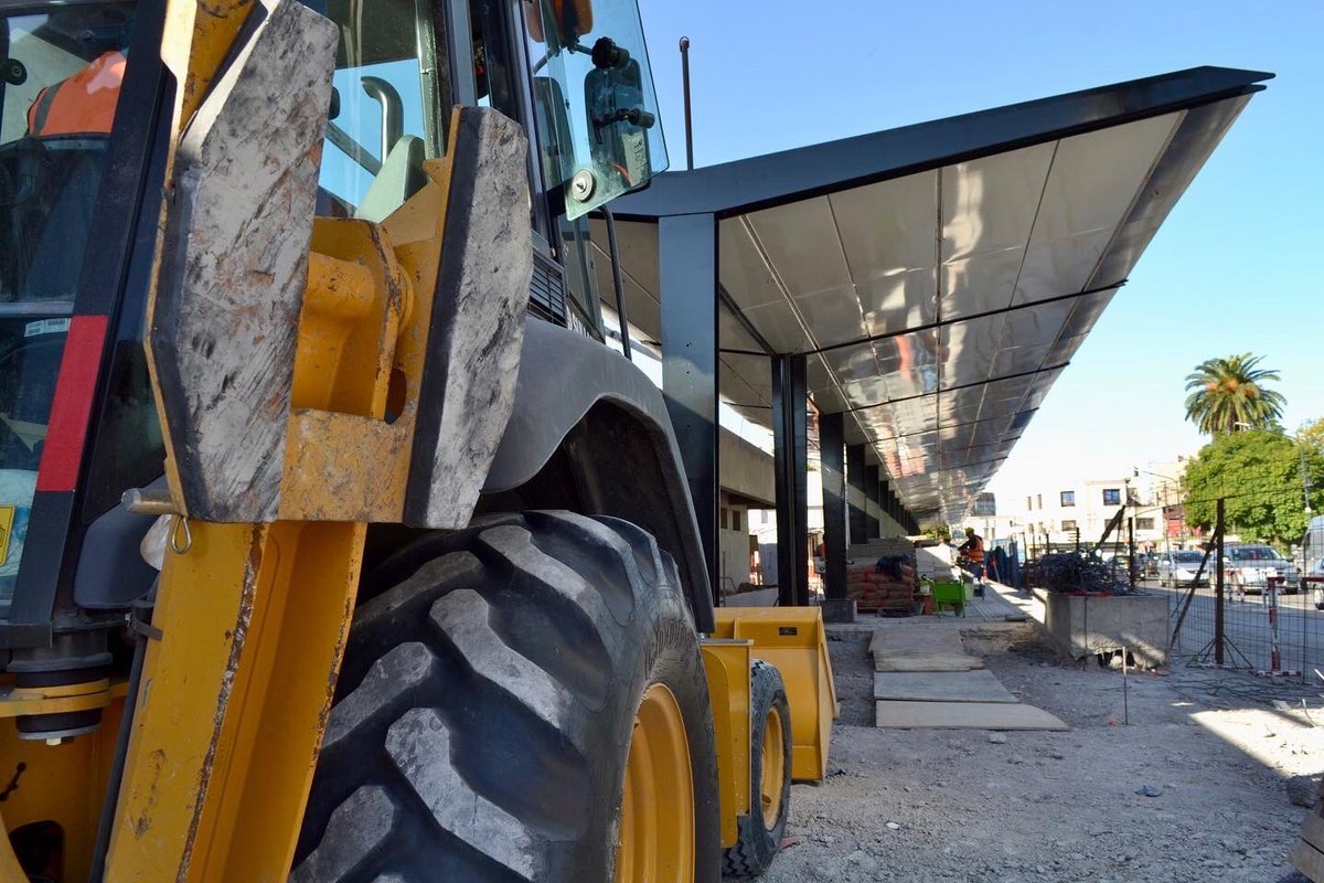 En Ituzaing&oacute; tambi&eacute;n est&aacute;n renovando las paradas de colectivos