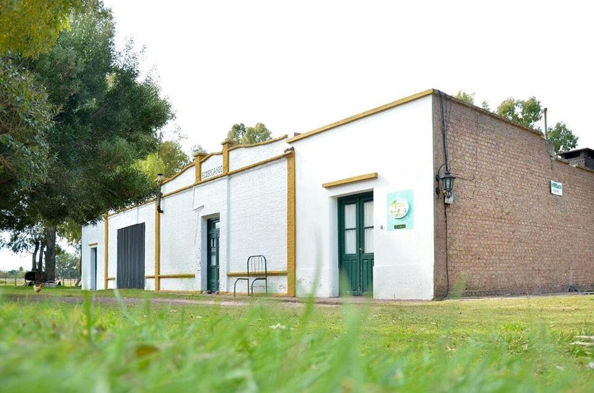 Turismo en Buenos Aires: El Descanso se ubica en un paraje sobre la ruta que conecta la ciudad con Las Flores