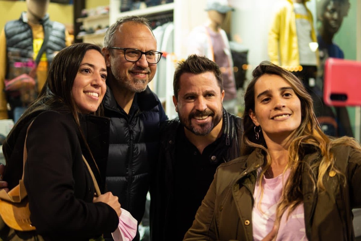 Mart&iacute;n Tetaz estuvo en Tres de Febrero junto a Valenzuelav