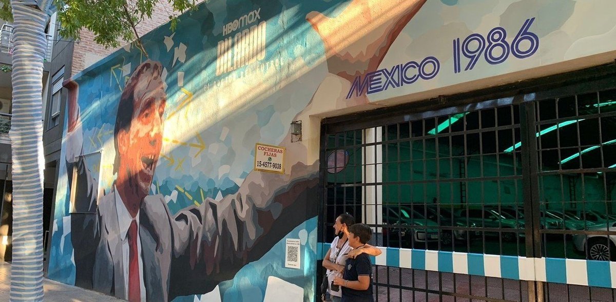 Este es el mural de Mart&iacute;n Ron, el artista de Tres de Febrero, para homenajear a Carlos Bilardo