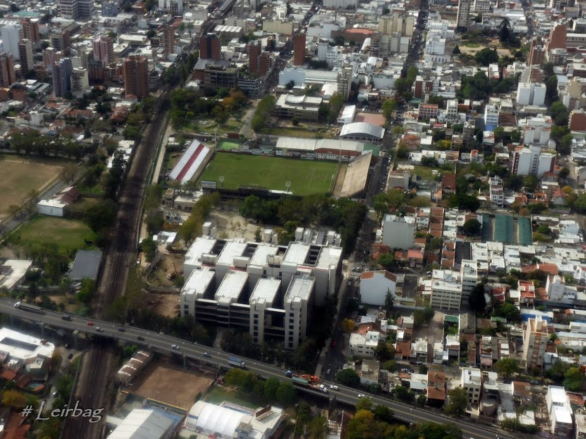 Aniversario del Estadio Deportivo Mor&oacute;n: su ubicaci&oacute;n cerca del centro de la localidad termin&oacute; generando inconvenientes con los comerciantes