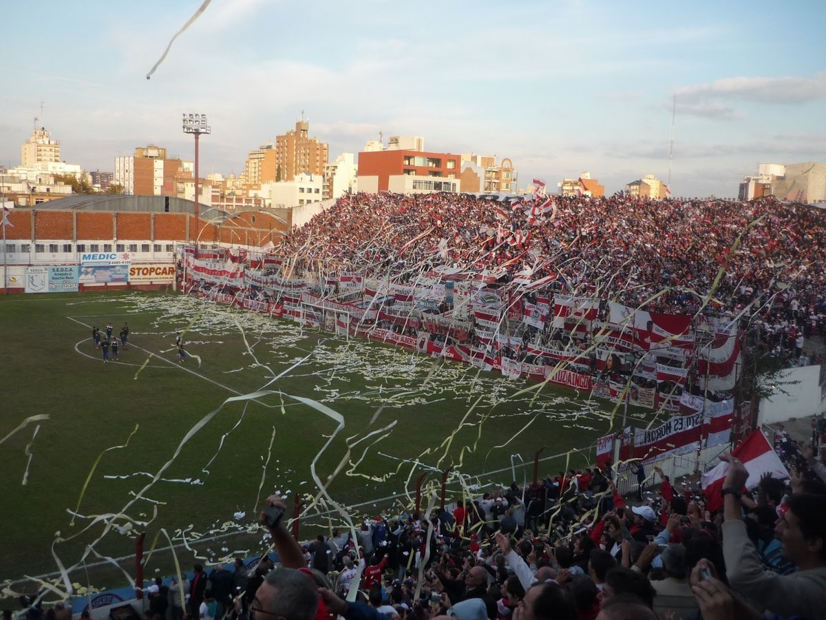 Aniversario del Francisco Urbano: los hinchas de Deportivo Mor&oacute;n realizaron una sentida fiesta el d&iacute;a de la despedida