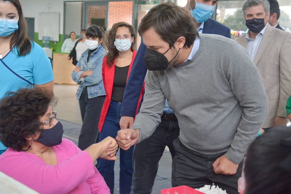 Kreplak acompa&ntilde;&oacute; a los equipos de salud de Hurlingham durante la jornada de vacunaci&oacute;n Covid-19 y de dosis de calendario.