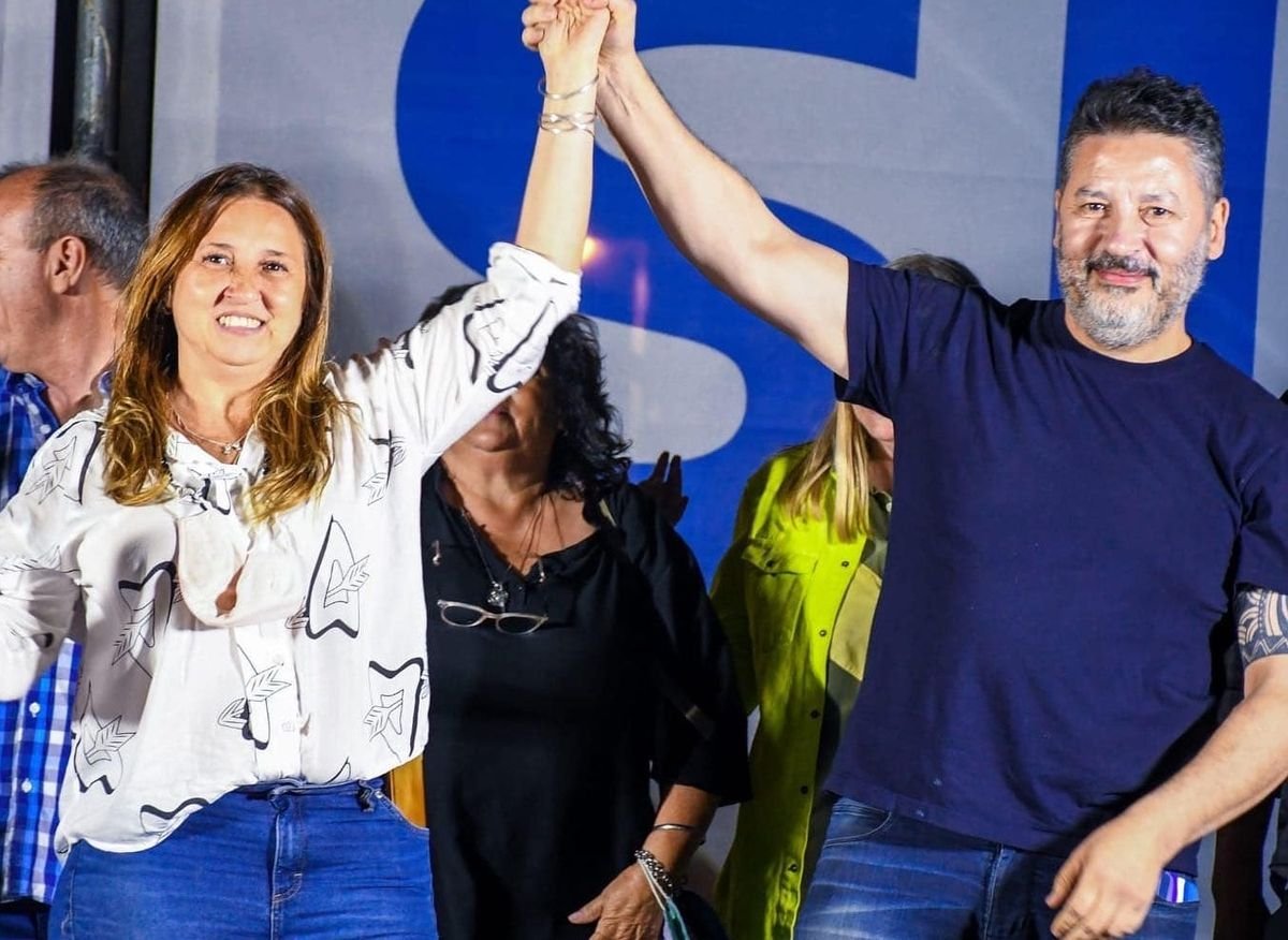 Karina Men&eacute;ndez, intendenta de Merlo, junto a Gustavo Men&eacute;ndez.