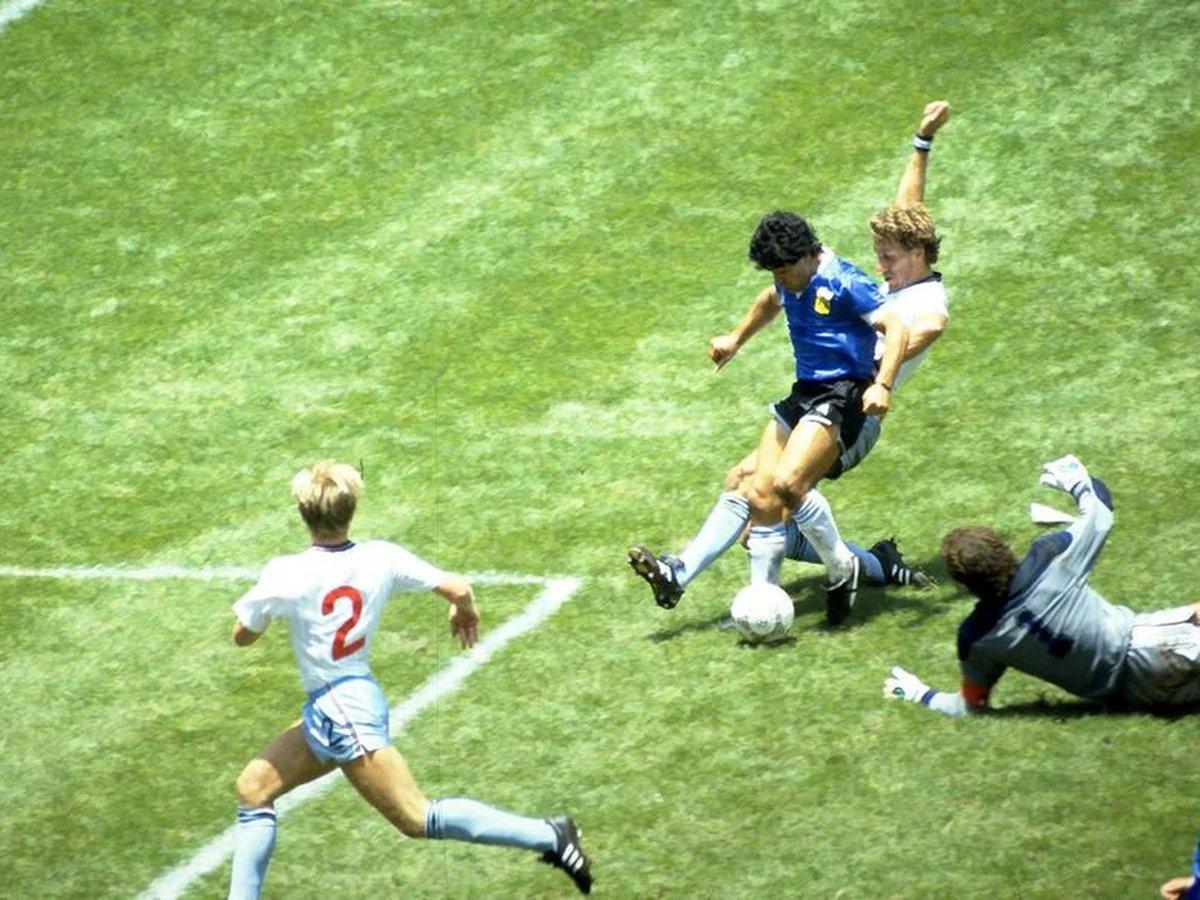 Diego Maradona en el partido donde uso la camiseta.