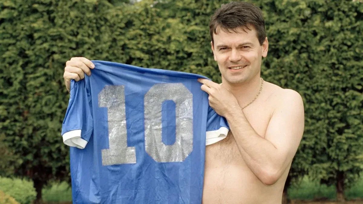 Steve Hodge, rival en el Mundial 86, fue guardi&aacute;n de la camiseta m&aacute;s venerada de Diego Maradona.