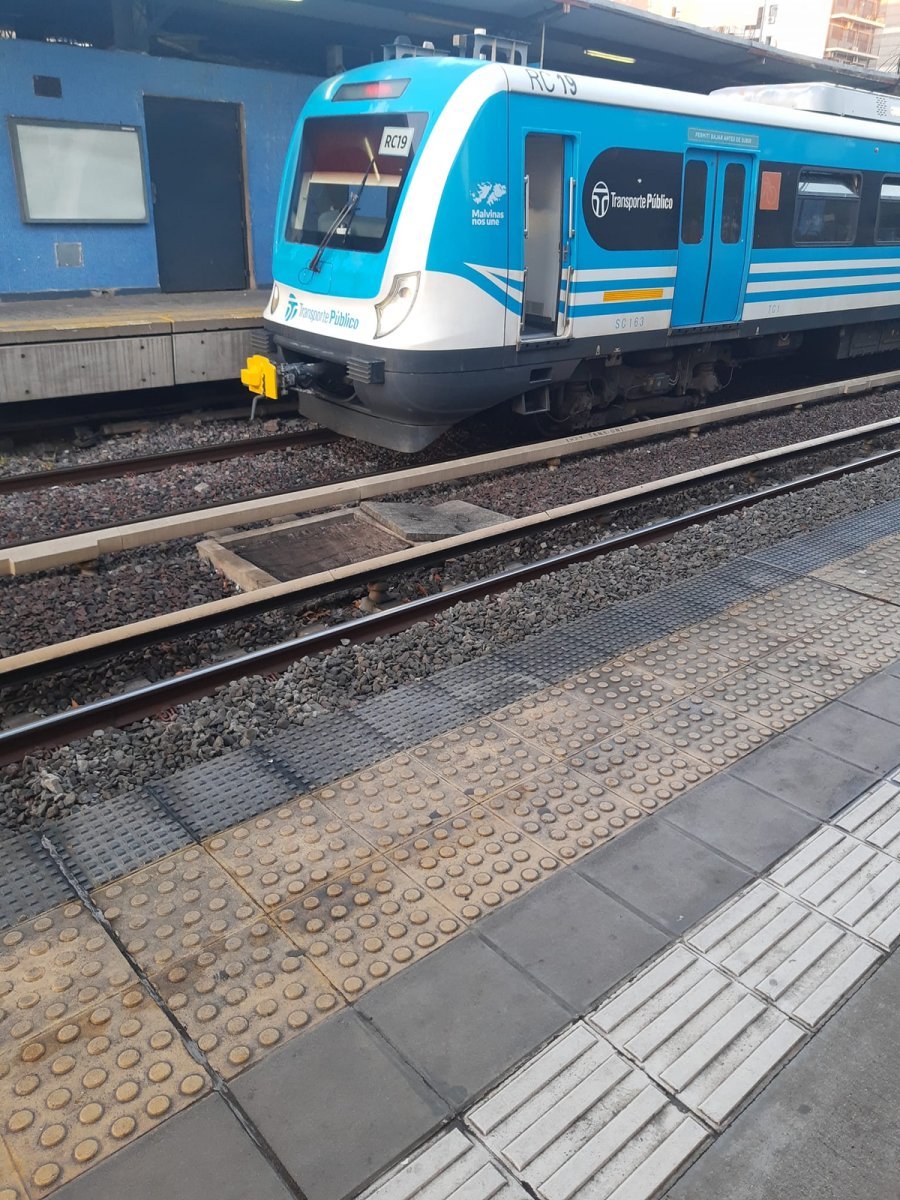 Oeste: Tren r&aacute;pido cancelado en Ciudadela por falta de electricidad