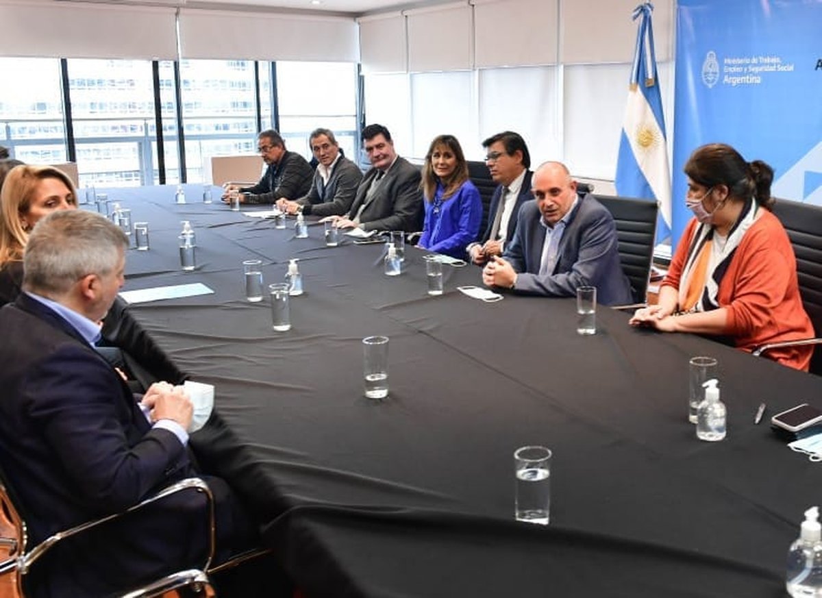 La Uni&oacute;n Ferroviaria, quien nuclea a la mayor parte de los trabajadores de trenes, acord&oacute; adem&aacute;s sumas no remunerativas y mantener el Bono Covid.