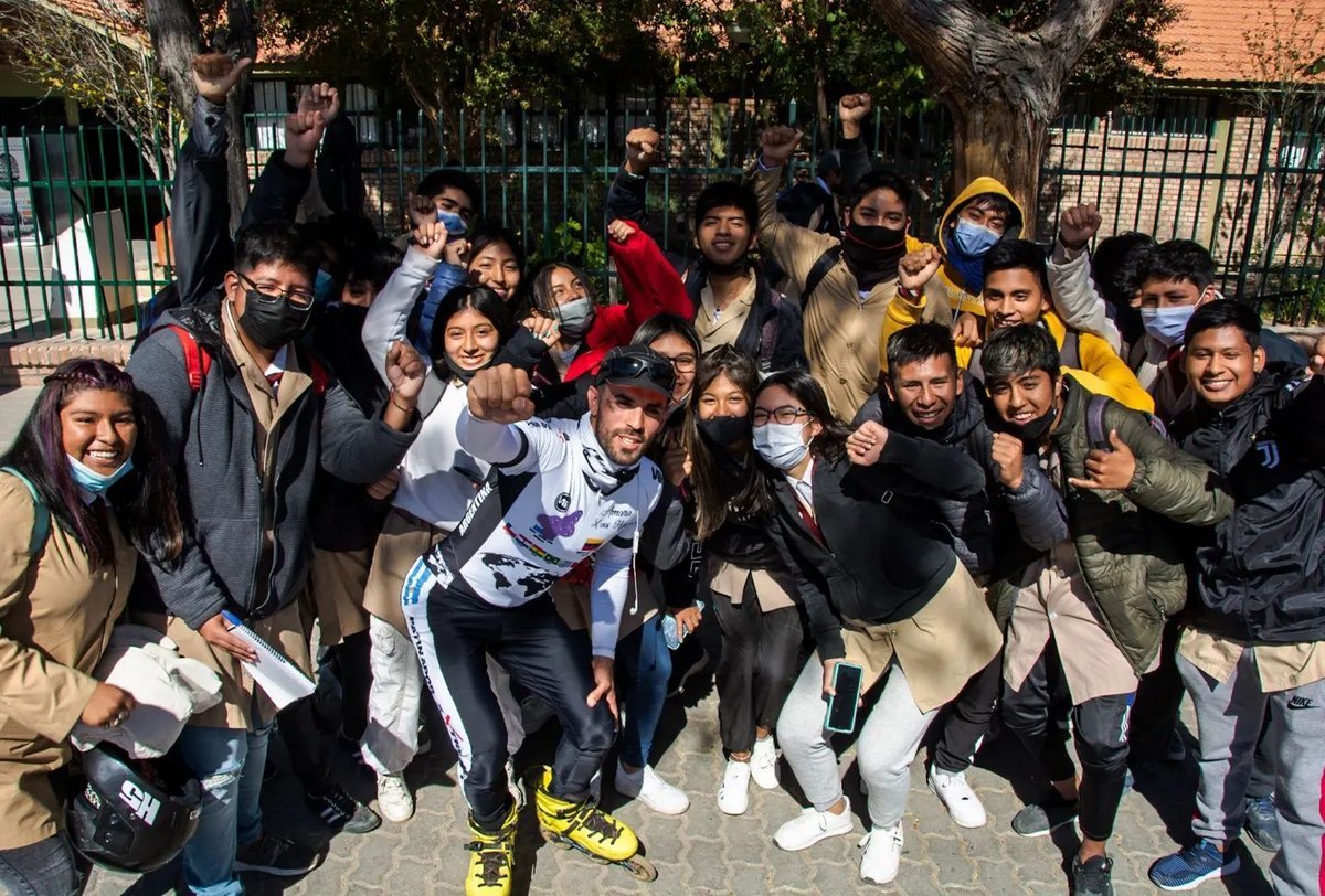 El cari&ntilde;o de los locales: una de las tradiciones en los viajes de Lucas Sawyer