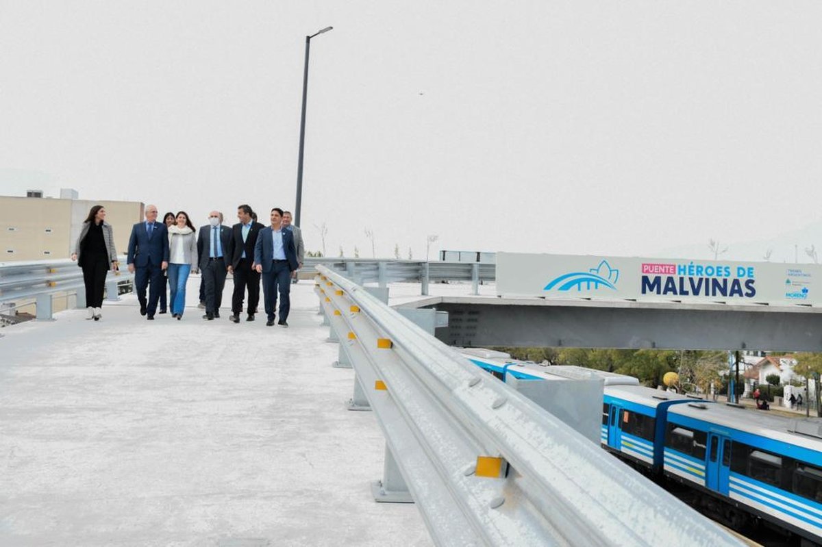 Este mediod&iacute;a se inaugur&oacute; el nueve puente modular sobre las v&iacute;as del Tren Sarmiento en Moreno