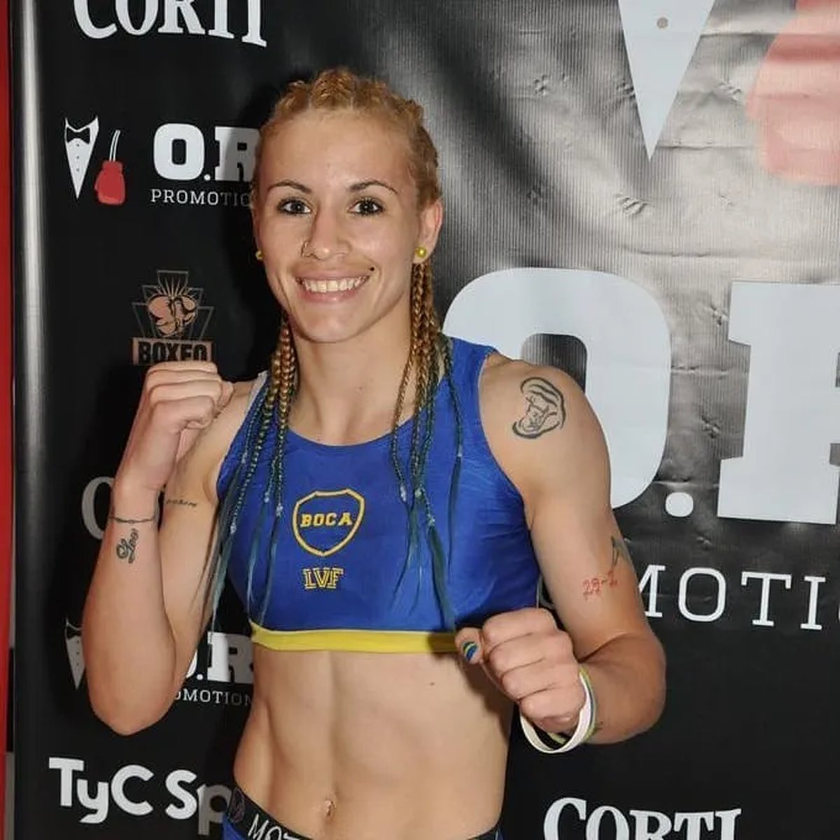 Fan&aacute;tica de Boca, la Chucky suele usar los colores de su club en el ring