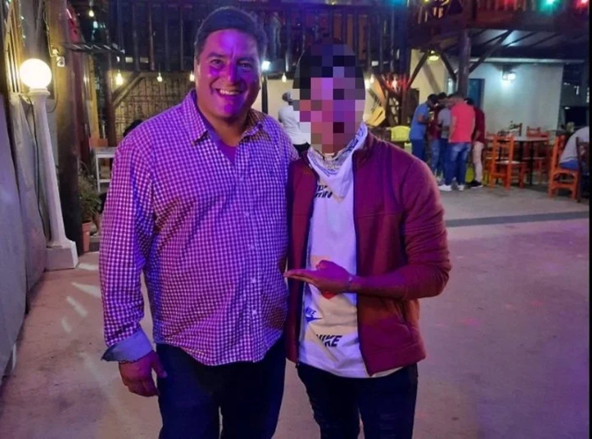 El joven, que volv&iacute;a de una fiesta, se detuvo frente al barrio privado donde vive en Moreno, y fue baleado por dos efectivos.