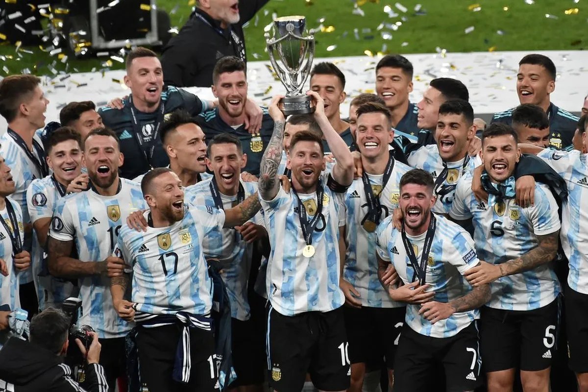 Leandro Paredes junto a sus compa&ntilde;eros de la Selecci&oacute;n Argentina.