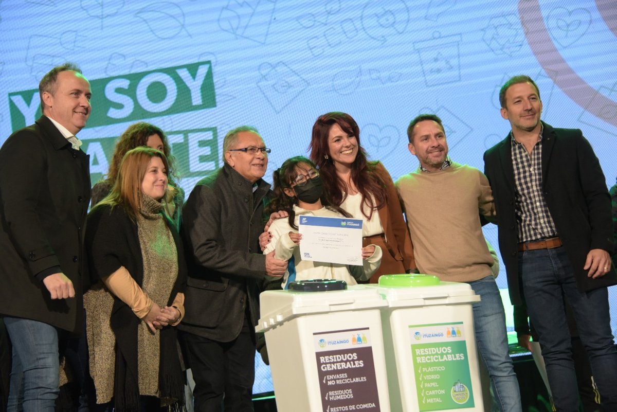 Alberto Descalzo particip&oacute; de la jura con los alumnos en Ituzaing&oacute;.