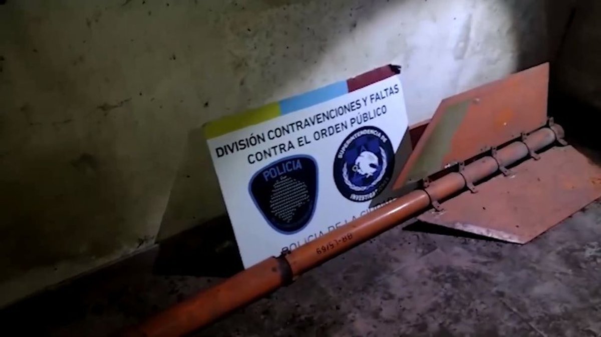 El allanamiento se efectu&oacute; por una denuncia de violencia de g&eacute;nero. En la vivienda de Tres de Febrero hab&iacute;a todo tipo de armas.