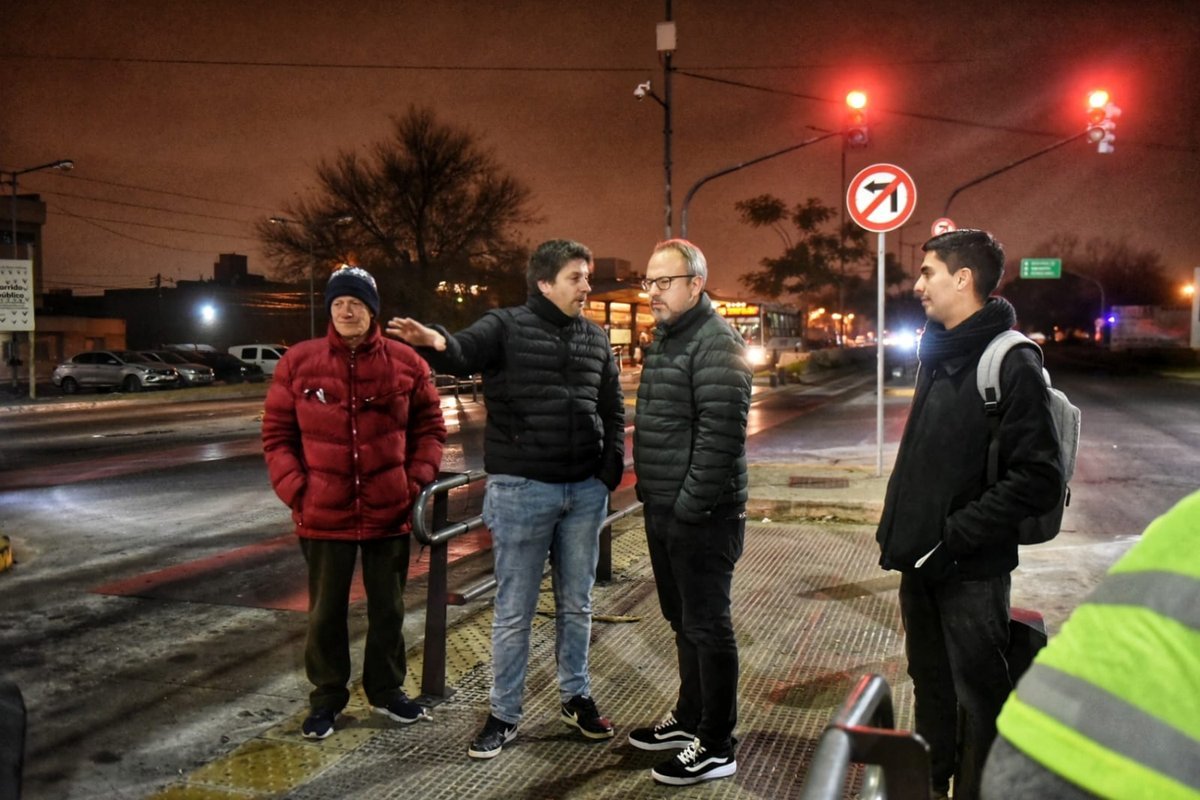 Diego Valenzuela, intendente de Tres de Febrero, en la obras de renovaci&oacute;n del Metrobus.