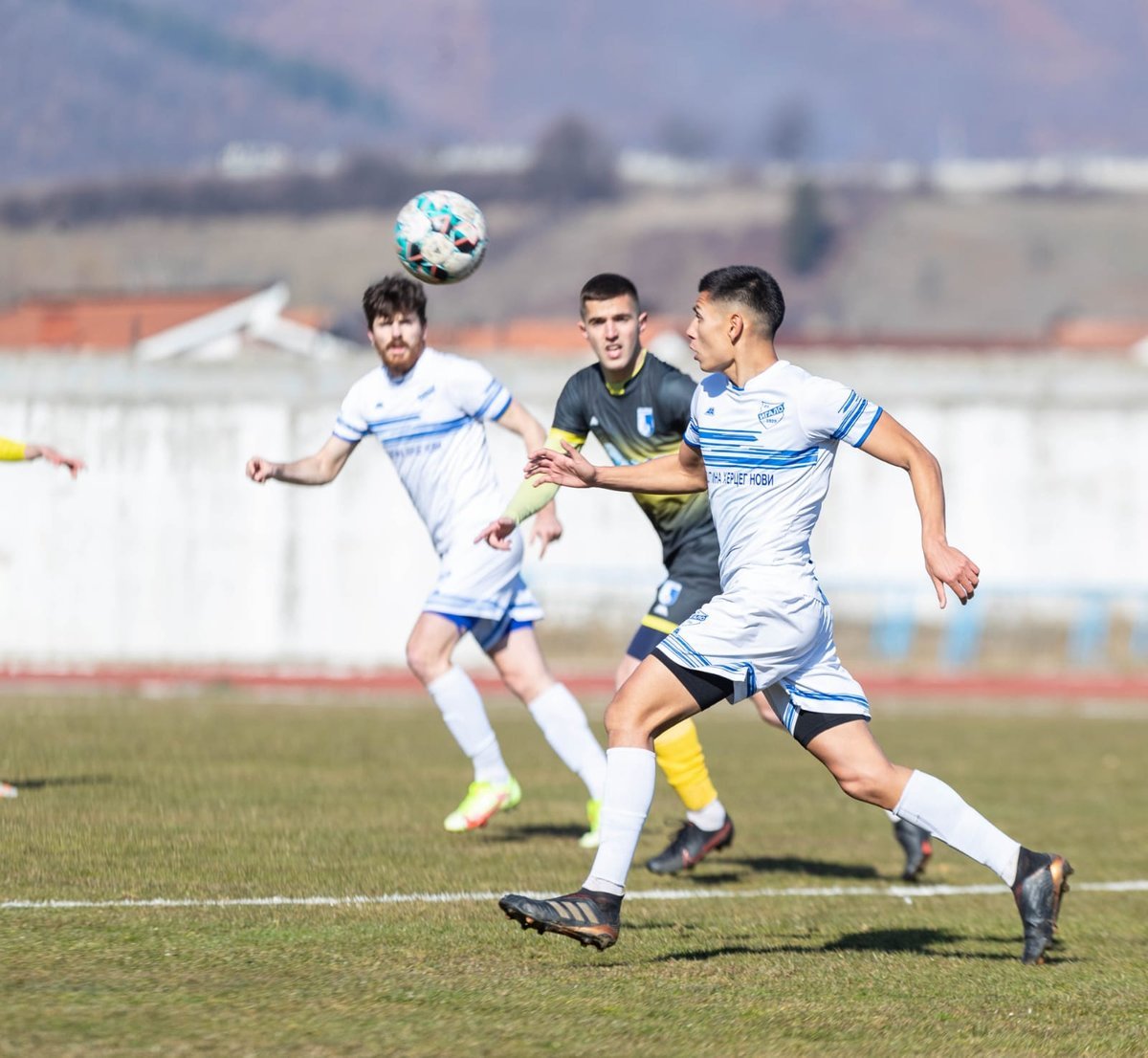 El joven jugador oriundo de Gonz&aacute;lez Cat&aacute;n, Agust&iacute;n C&oacute;rdoba, juega en el FK Igalo de Montenegro.