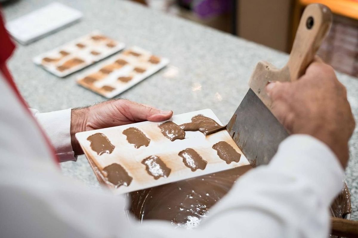 Chocolates Benroth est&aacute; en Villa La Angostura desde 1995, y en Bariloche desde el a&ntilde;o 1965.