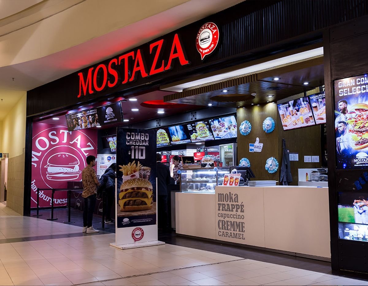 El local de Mostaza ubicado en el Plaza Oeste Shopping de Mor&oacute;n, donde se gener&oacute; el incendio.
