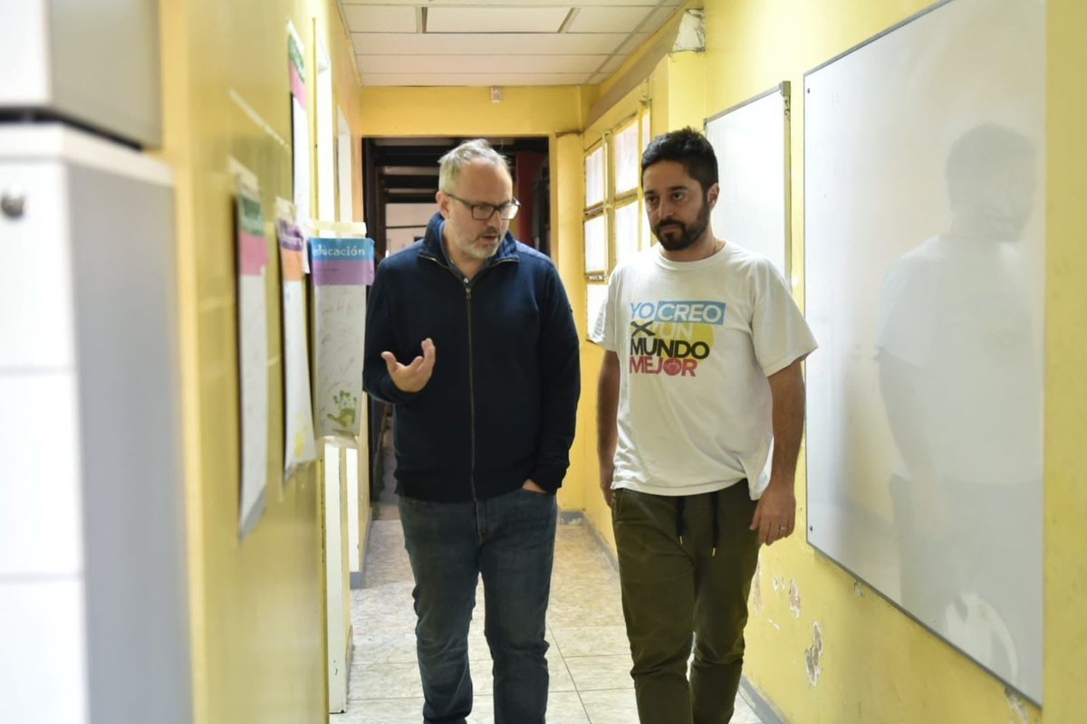 Diego Valenzuela, intendente de Tres De Febrero, recorriendo Monte Grande.