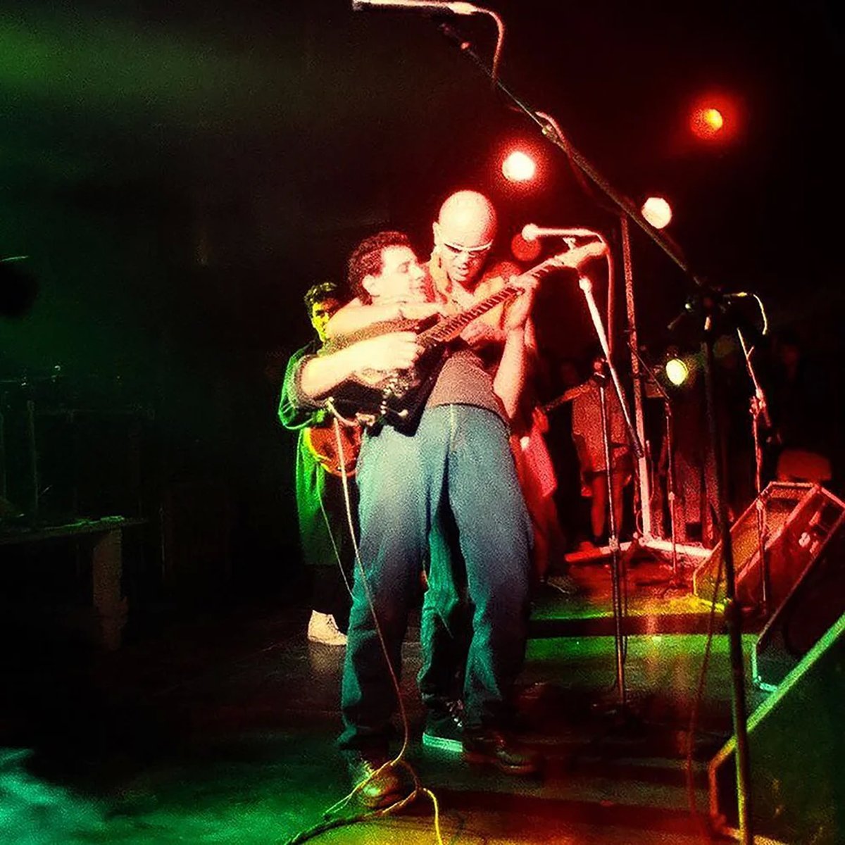 Ricardo se sum&oacute; a la banda Sumo durante su paso por El Palomar.