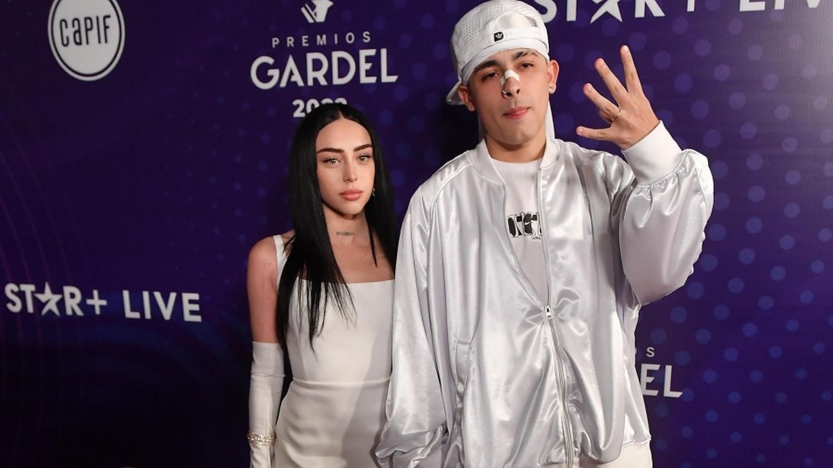 Nicki Nicole y Trueno estuvieron presentes en los Premios Gardel. 