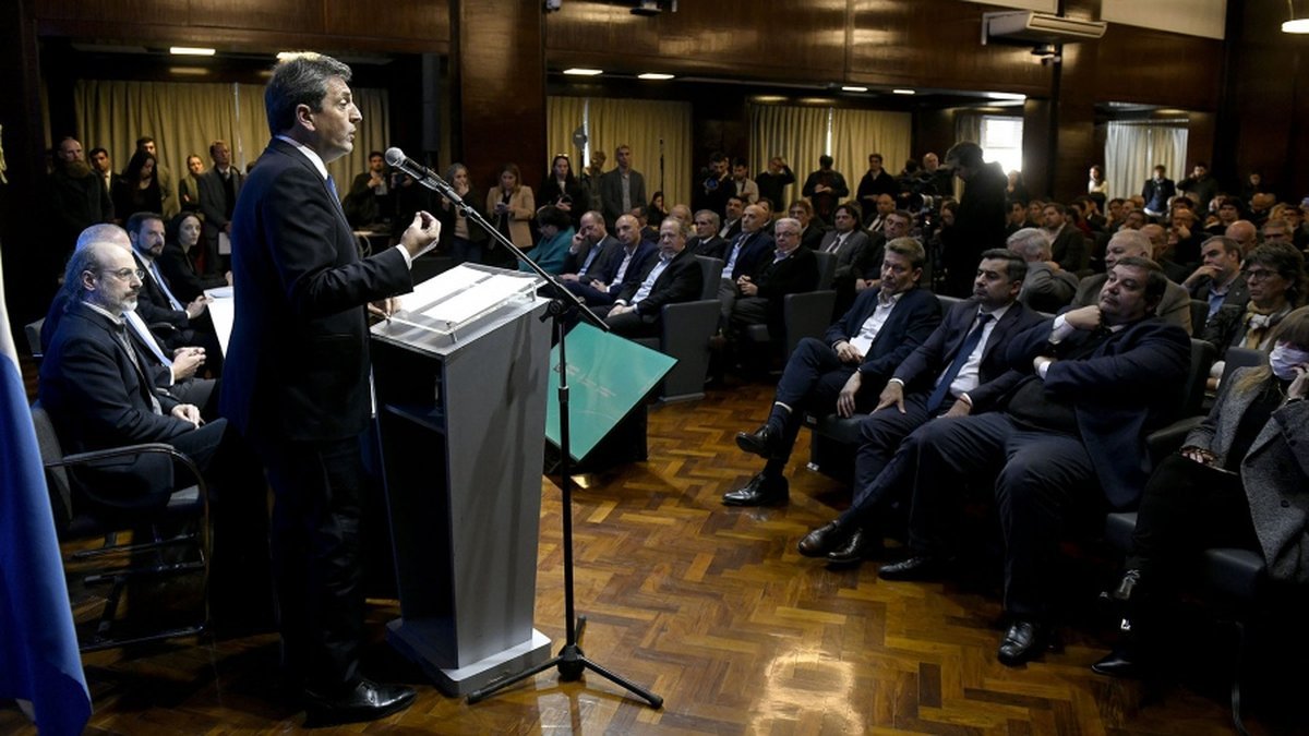 El ministro de Econom&iacute;a, Sergio Massa, anunciando Argentina Programa 4.0.