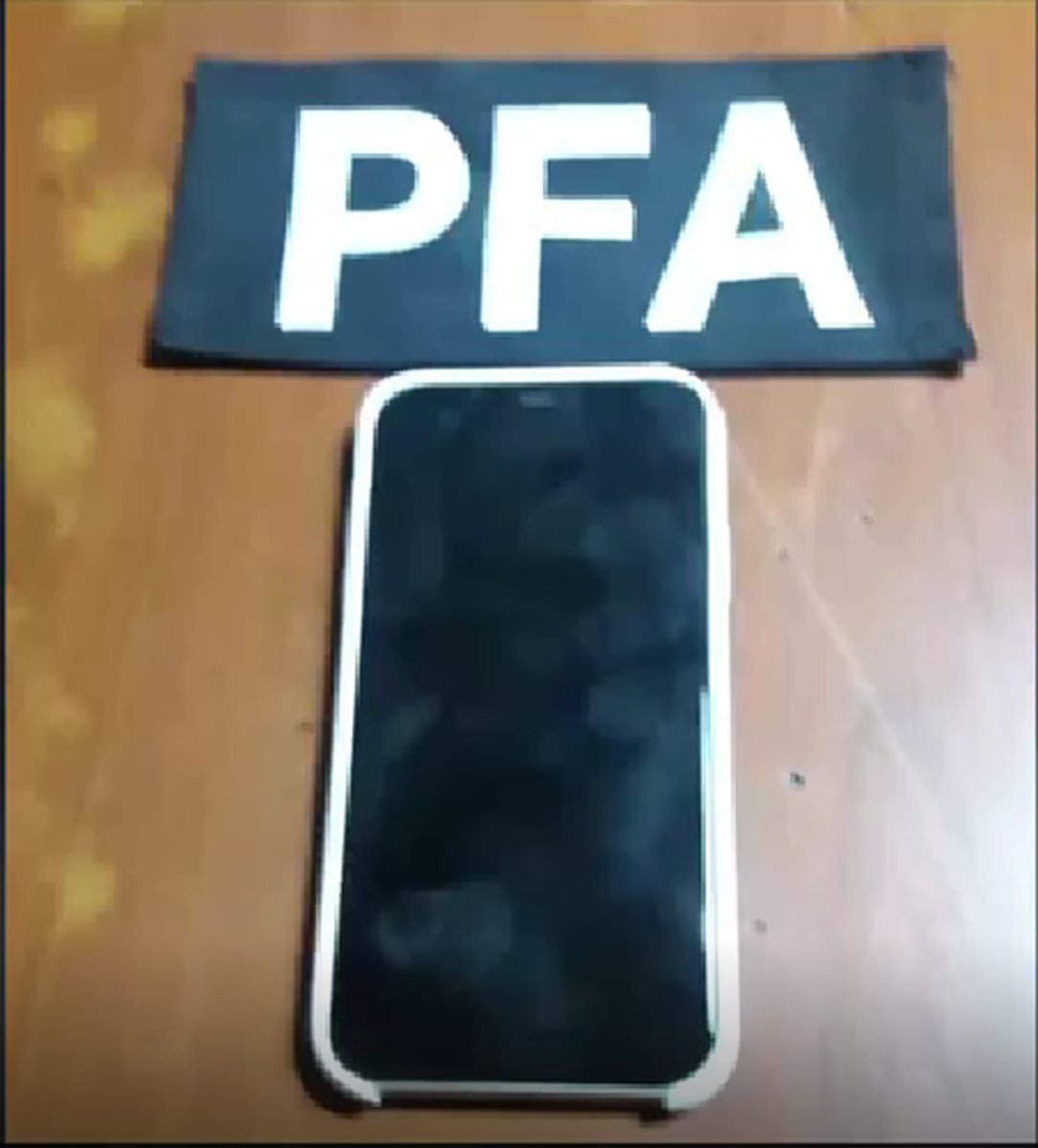 El celular que rob&oacute; el joven y que se evit&oacute; por el accionar del Comando Trenes Seguros.