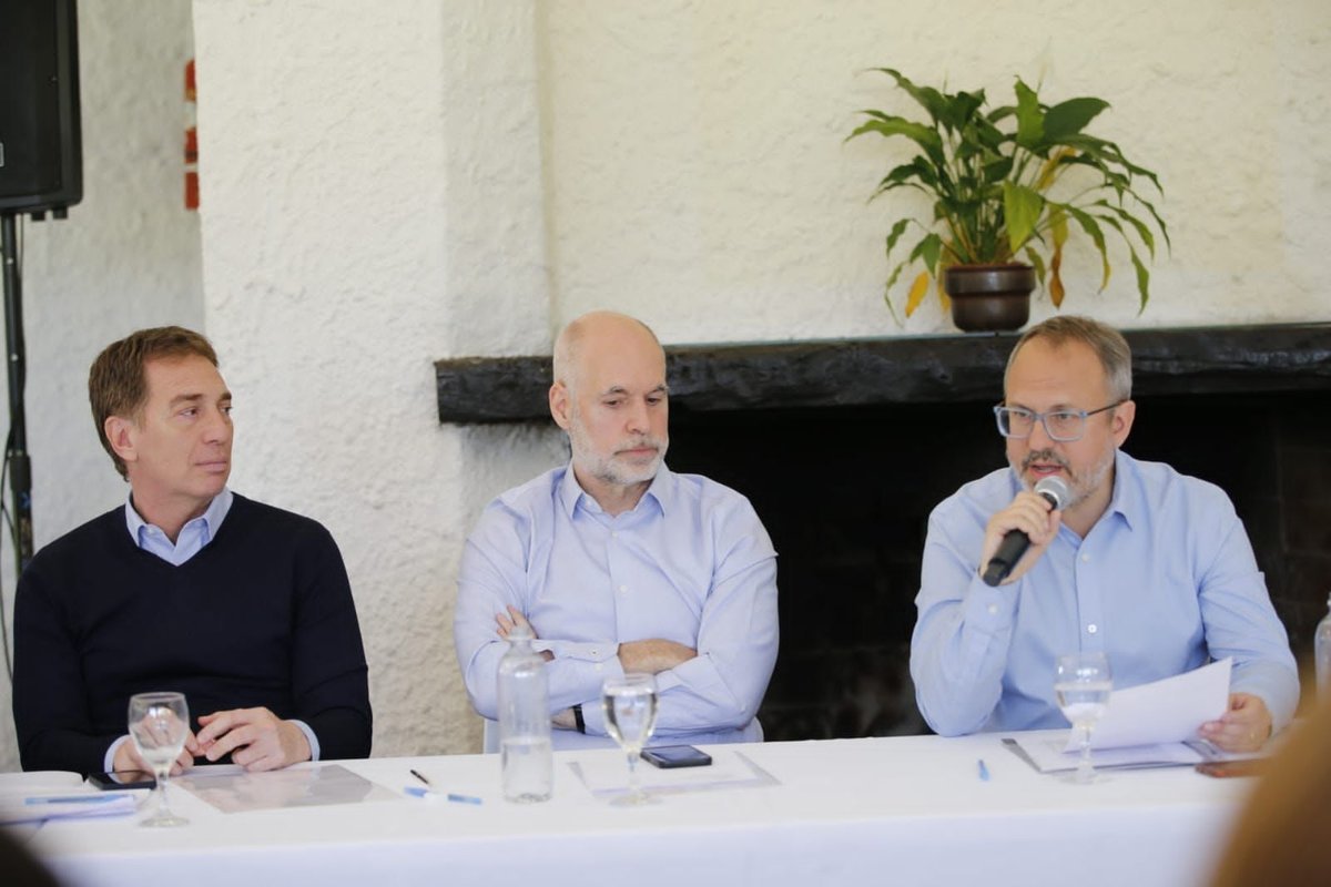 Diego Santilli y Horacio Rodr&iacute;guez Larreta se reunieron con Diego Valenzuela.
