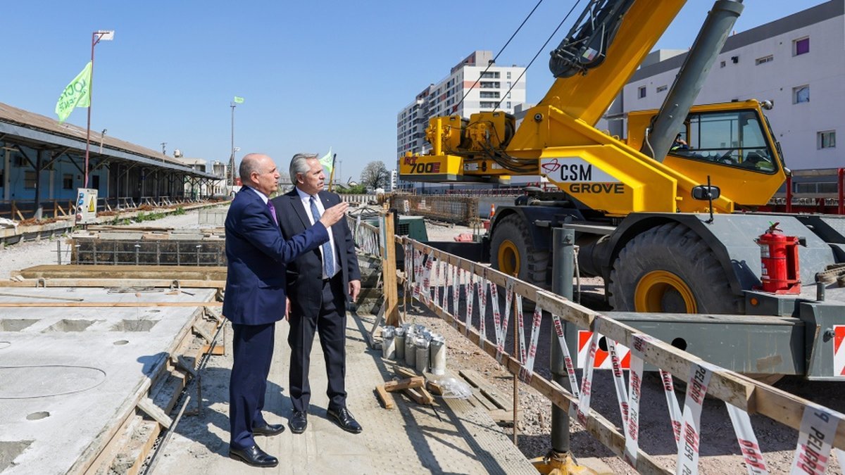 Alberto Fern&aacute;ndez y Alexis Guerrera recorrieron las obras del Belgrano Sur.