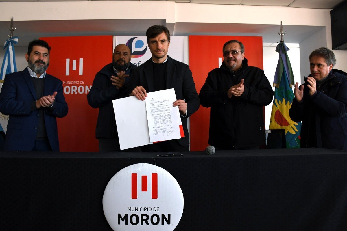 Mor&oacute;n adhiri&oacute; formalmente a la ley de alcohol 0 al volante.