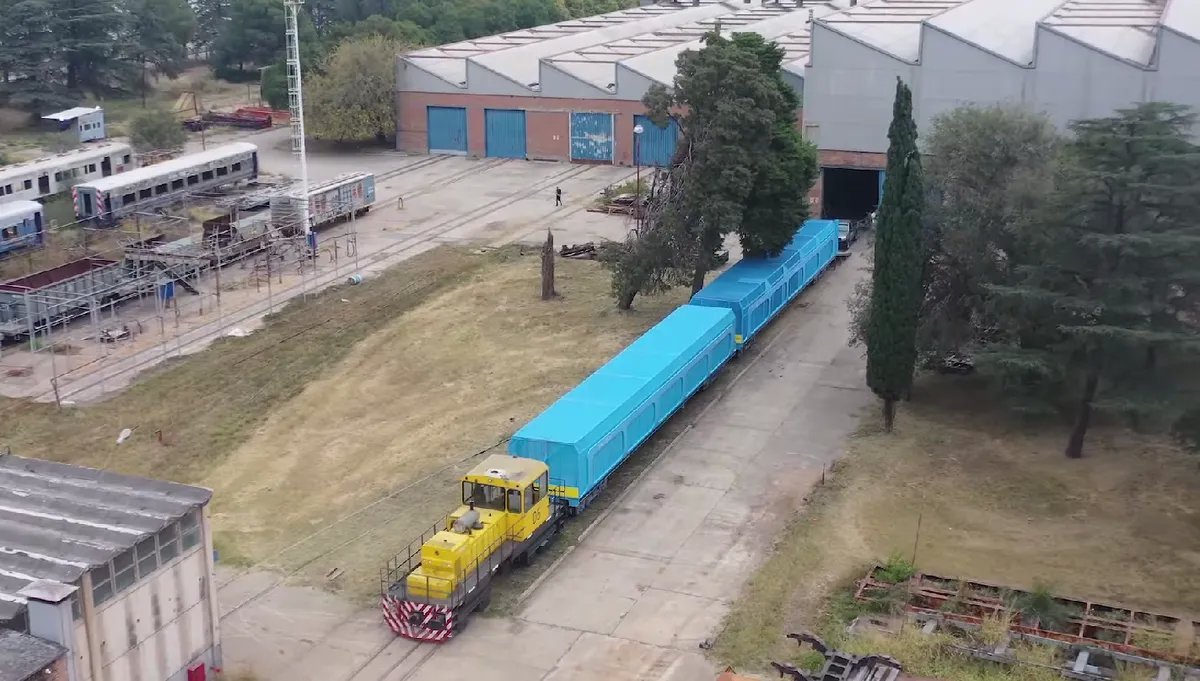 Trenes larga distancia, bandejas para autos.